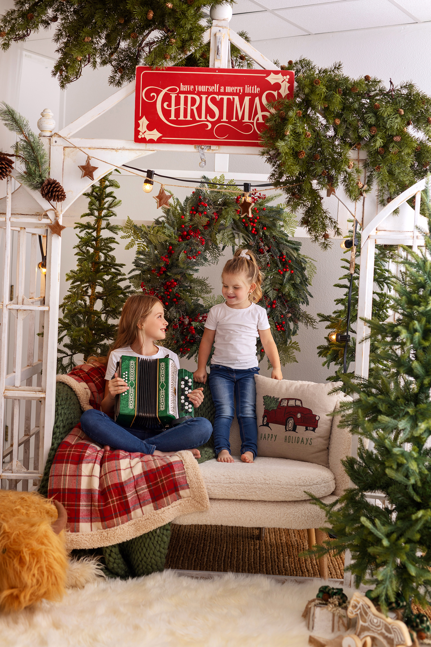 mini sesje w szklarni, zdjęcia w szklarni, choinka, scenka świąteczna, obróbka zdjęć w photoshopie, retusz